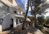 Отдельно стоящий дом с участком на продажу в городе Castelldefels Фото