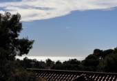Отдельно стоящий дом с участком на продажу в городе Castelldefels Фото