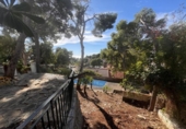 Отдельно стоящий дом с участком на продажу в городе Castelldefels Фото