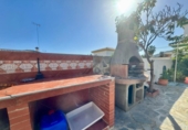 Отдельно стоящий дом с участком на продажу в городе Torremolinos Фото