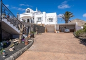 Detached villa with land for sale on España, Tías, ref: TR157698 photo