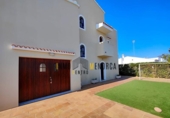 Отдельно стоящий дом с участком на продажу в городе Ciutadella de Menorca Фото