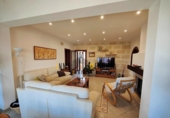 Отдельно стоящий дом с участком на продажу в городе Ciutadella de Menorca Фото