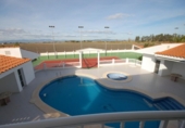 Отдельно стоящий дом с участком на продажу в городе Amposta Фото