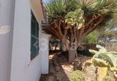 Отдельно стоящий дом с участком на продажу в городе Ciutadella de Menorca Фото