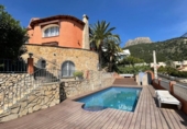 Отдельно стоящий дом с участком на продажу в городе Calpe Фото