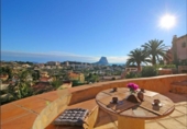 Отдельно стоящий дом с участком на продажу в городе Calpe Фото