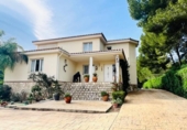Отдельно стоящий дом с участком на продажу в городе l'Ametlla de Mar Фото