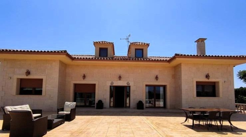 Alicante - Asp - 10676m2