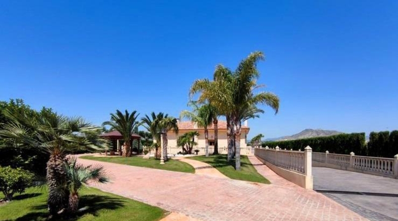 Alicante - Asp - 10676m2