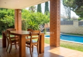 Отдельно стоящий дом с участком на продажу в городе Cambrils Фото