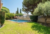 Отдельно стоящий дом с участком на продажу в городе Cambrils Фото