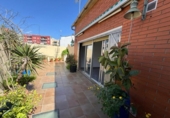 Дом с участком на продажу в городе Cornellà de Llobregat Фото