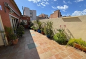 Дом с участком на продажу в городе Cornellà de Llobregat Фото