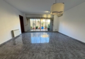 Дом с участком на продажу в городе Cornellà de Llobregat Фото