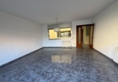 Дом с участком на продажу в городе Cornellà de Llobregat Фото