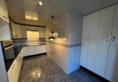 Дом с участком на продажу в городе Cornellà de Llobregat Фото