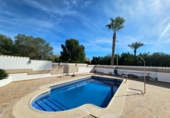 Chalet independiente con terreno en venta en la España, Orihuela, ref: TR369926 foto