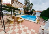 Chalet independiente con terreno en venta en la España, Málaga, ref: TR311864 foto