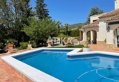 Chalet independiente con terreno en venta en la España, Ontinyent, ref: TR277687 foto