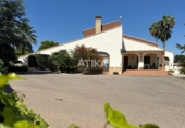 Chalet independiente con terreno en venta en la España, Ontinyent, ref: TR277687 foto