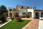 Chalet independiente con terreno en venta en la España, Ontinyent, ref: TR277687 foto