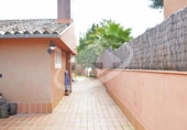 Отдельно стоящий дом с участком на продажу в городе Sant Quirze del Vallès Фото
