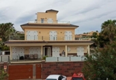 Отдельно стоящий дом с участком на продажу в городе Orihuela Фото