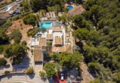 Отдельно стоящий дом с участком на продажу в городе Altea Фото