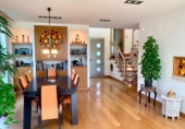 Chalet independiente con terreno en venta en la España, Mompía, ref: TR380489 foto