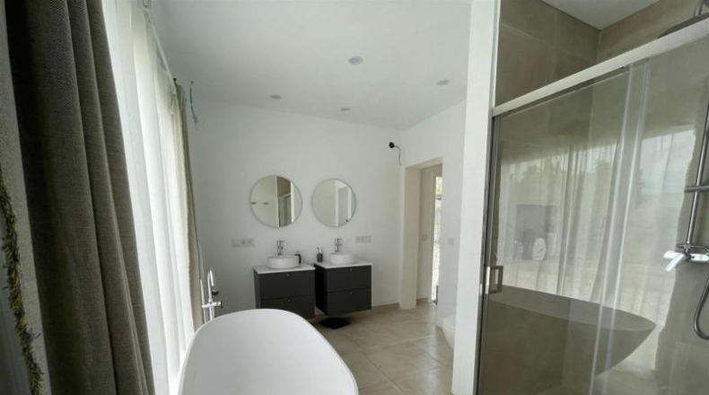 Málaga - Estepona - 4200m2