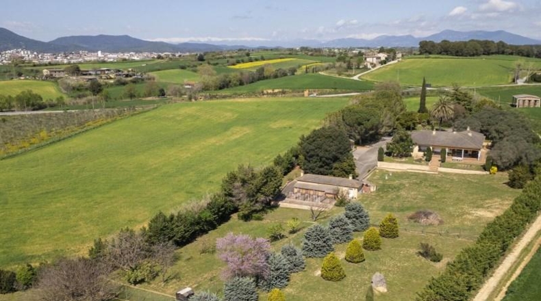 Gerona - Cornellà del Terri - 13800m2