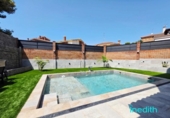 Дом с участком на продажу в городе Calafell Фото