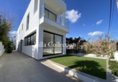 Отдельно стоящий дом с участком на продажу в городе Santa Eulària des Riu Фото