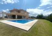 Chalet independiente con terreno en venta en la España, Antequera, ref: TR148095 foto