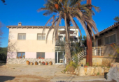 Загородный дом с участком на продажу в городе Tortosa Фото