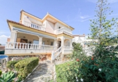 Отдельно стоящий дом с участком на продажу в городе Sant Pere de Ribes Фото
