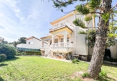 Отдельно стоящий дом с участком на продажу в городе Sant Pere de Ribes Фото