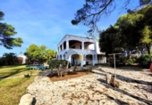 Отдельно стоящий дом с участком на продажу в городе Ciutadella de Menorca Фото
