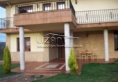 Дом с участком на продажу в городе Pola de Siero Фото