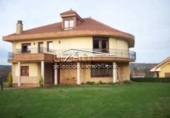 Дом с участком на продажу в городе Pola de Siero Фото