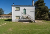Отдельно стоящий дом с участком на продажу в городе Vilanova i la Geltrú Фото