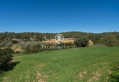 Отдельно стоящий дом с участком на продажу в городе Vilanova i la Geltrú Фото