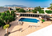 Chalet independiente con terreno en venta en la España, L'Alfàs del Pi, ref: TR263095 foto