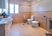 Chalet independiente con terreno en venta en la España, L'Alfàs del Pi, ref: TR263095 foto