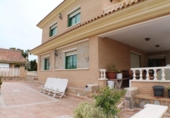 Chalet independiente con terreno en venta en la España, Benidorm, ref: TR171839 foto