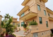 Chalet independiente con terreno en venta en la España, Benidorm, ref: TR171839 foto