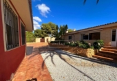 Chalet independiente con terreno en venta en la España, San Juan de Alicante, ref: TR354948 foto