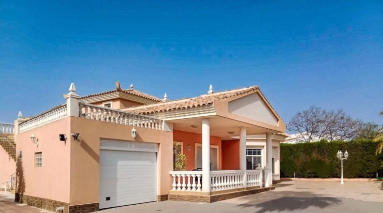 Alicante - Alfaz del Pi - 1079m2