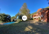 Загородный дом с участком на продажу в городе l'Ametlla del Vallès Фото